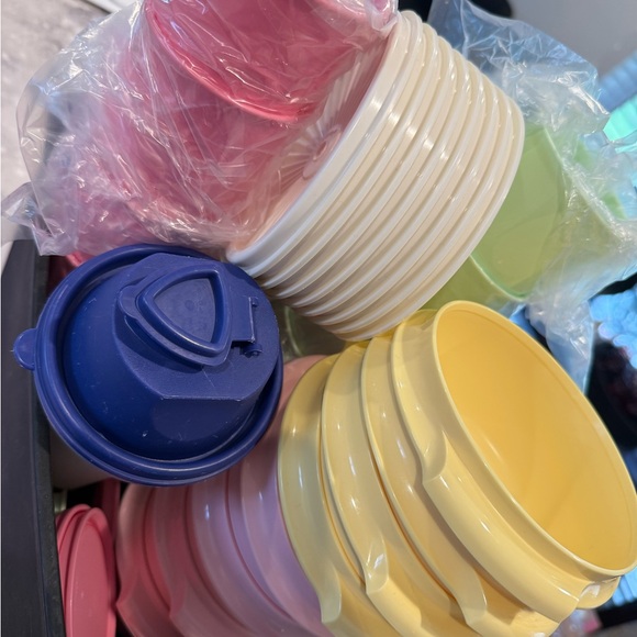 Colorful Tupperware bundle - Picture 4 of 8